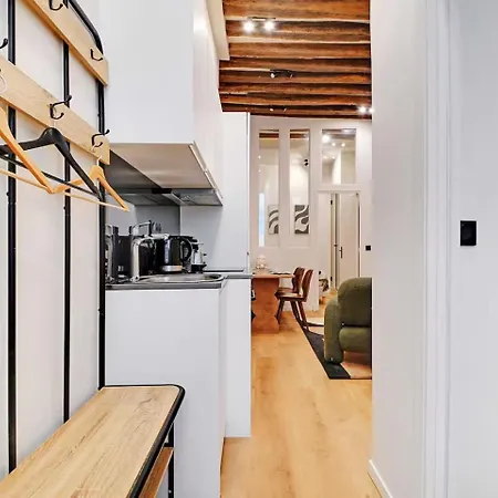 Les Halles - Grands Boulevards Stylish 2br - 6p Apartment *