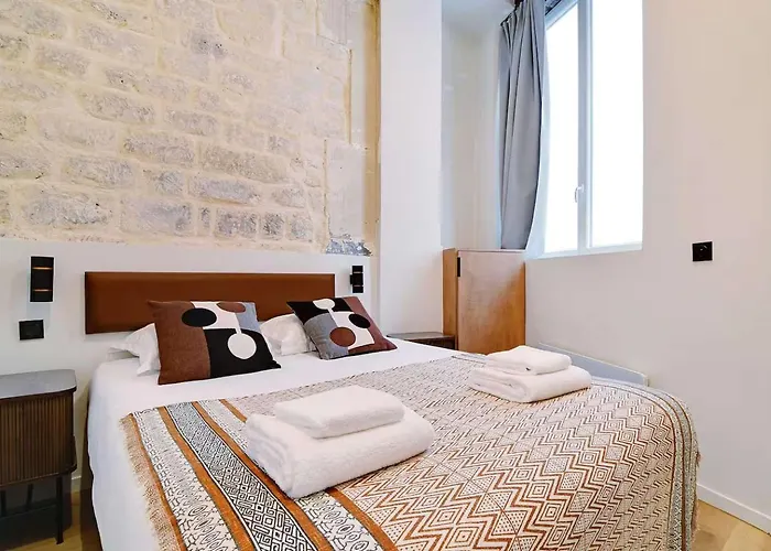 Les Halles - Grands Boulevards Stylish 2br - 6p *